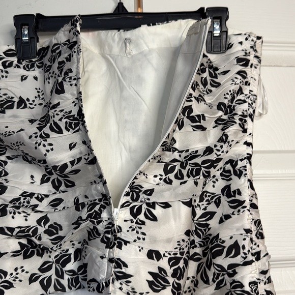Black and White Floral Strapless Bustier size 4 - Picture 4 of 7